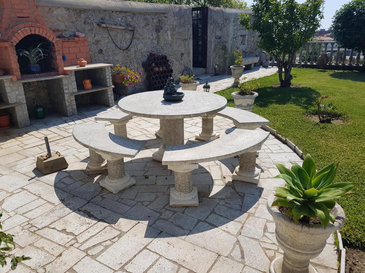 Casa Do Adro Hotel Виана до Кастело Екстериор снимка